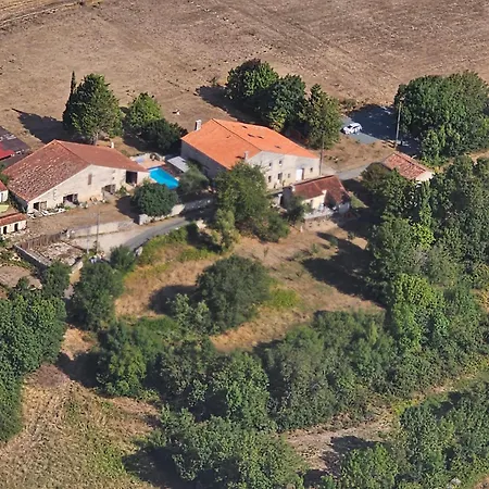 Le Domaine De Champerou - D'hotes