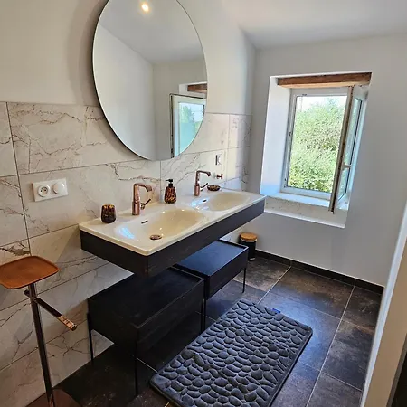 Le Domaine De Champerou - D'hotes Bed & Breakfast