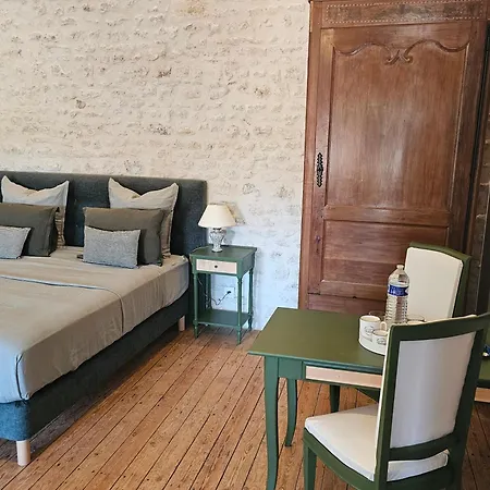 Le Domaine De Champerou - D'hotes Bed & Breakfast *