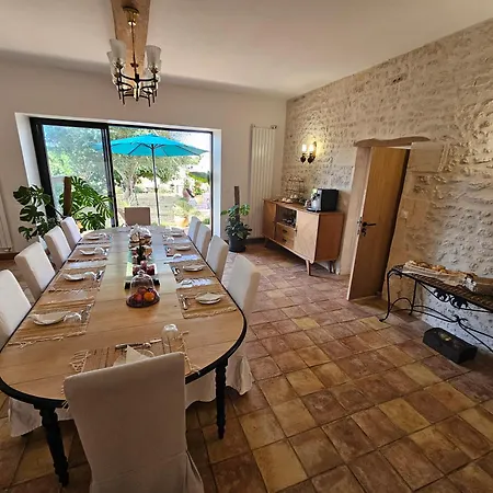 Le Domaine De Champerou - D'hotes Bed & Breakfast
